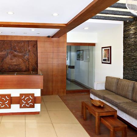 Century Grand Hotel Mananthavady Esterno foto