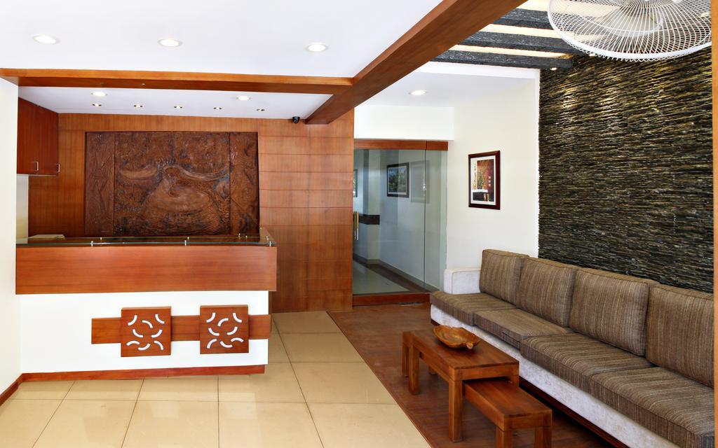Century Grand Hotel Mananthavady Esterno foto