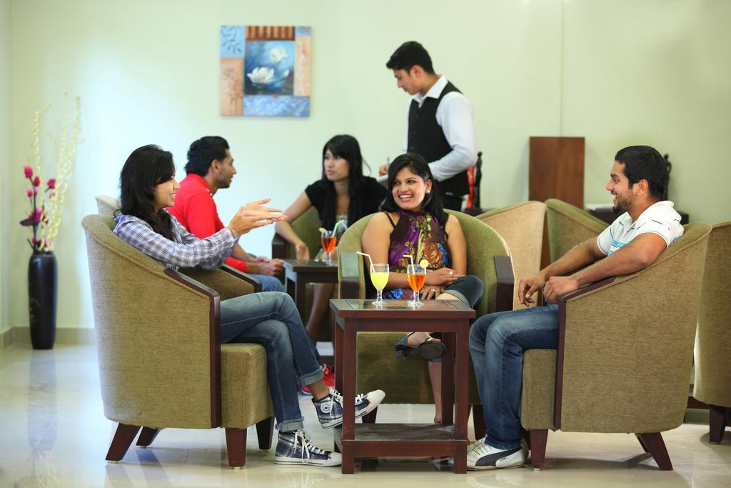 Century Grand Hotel Mananthavady Esterno foto