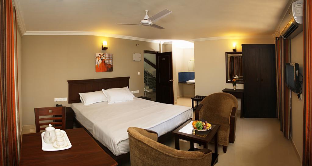 Century Grand Hotel Mananthavady Camera foto