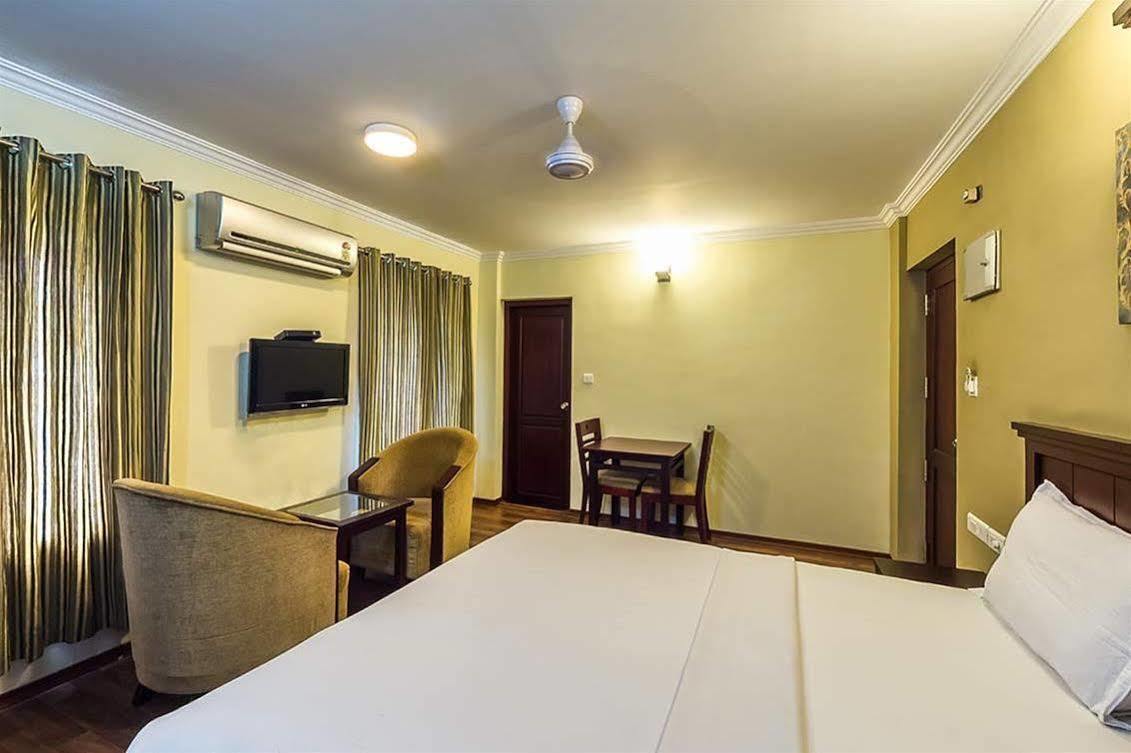 Century Grand Hotel Mananthavady Esterno foto