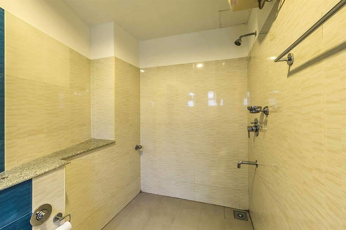Century Grand Hotel Mananthavady Esterno foto