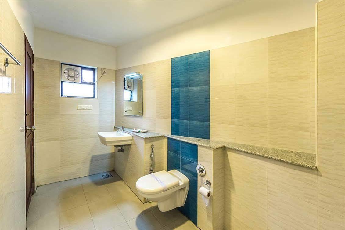 Century Grand Hotel Mananthavady Esterno foto