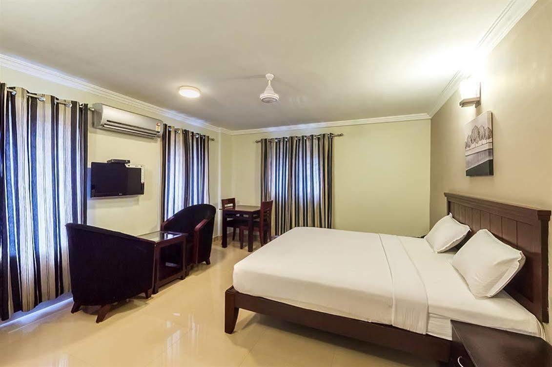 Century Grand Hotel Mananthavady Esterno foto
